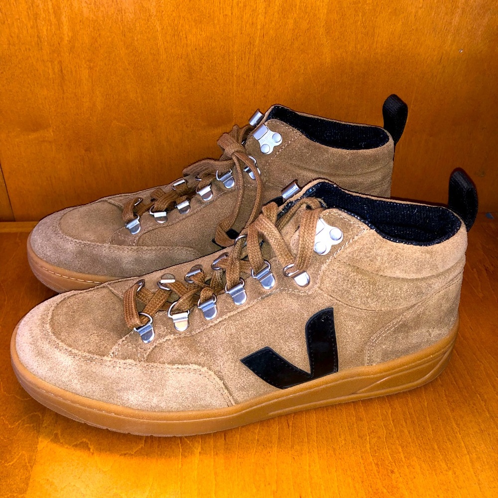 VEJA men’s Roraima suede sneaker - NEW w/o tags